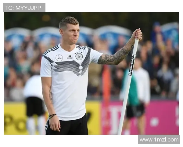 克罗斯在足球场上的传奇之路与他对球队的深远影响分析 克罗斯在足球场上的传奇之路与他对球队的深远影响分析