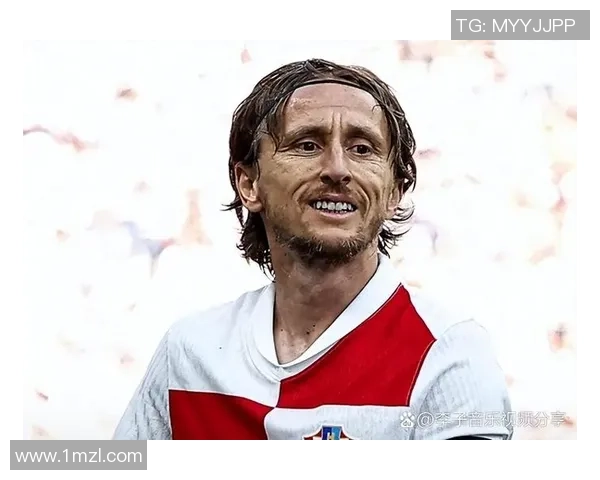 莫德里奇：足球场上的艺术家与传奇中场的辉煌历程与成就解析